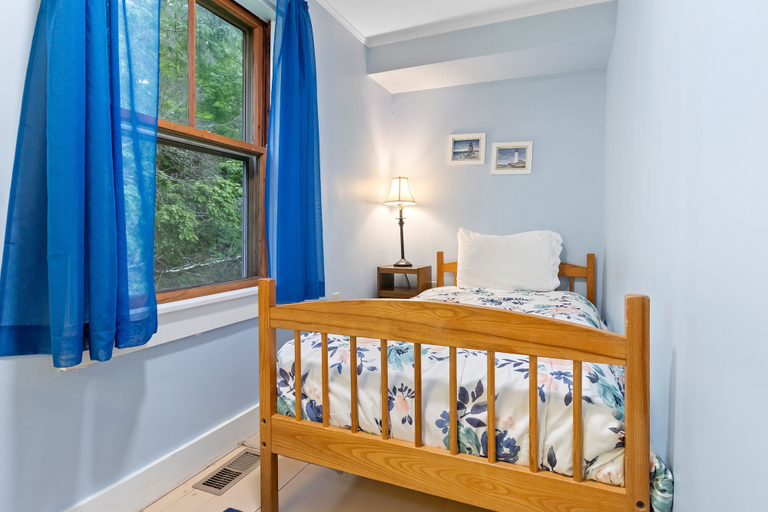 Room 2, Century-old Oceanfront Home With Wraparound Porch - Walk Downtown, Dogs OK, Lincoln