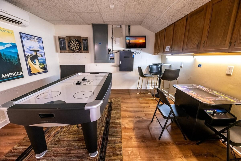 Game room 5, Window Wonderland, Sevier