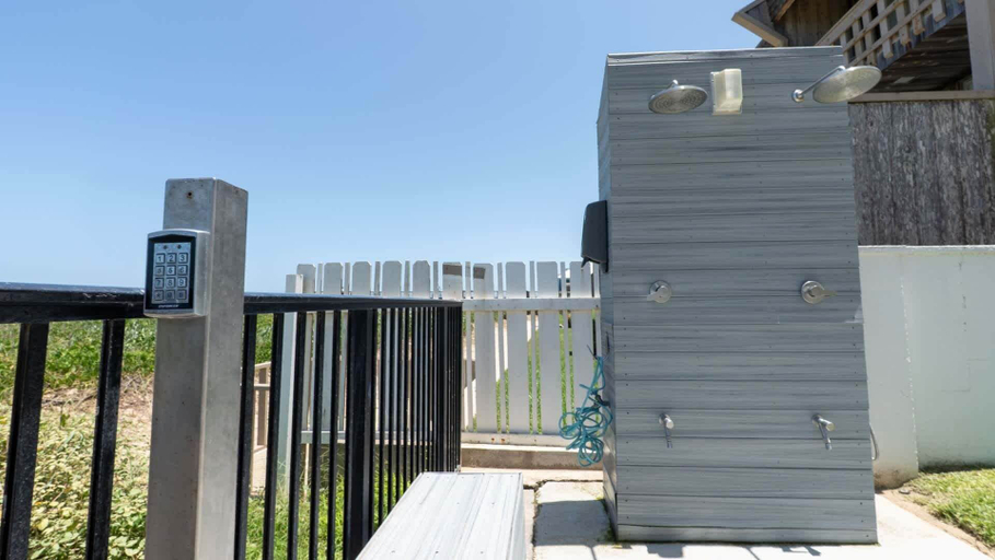 Property grounds 2, Beachfront 2br, 5th Floor Views, Wakable Spi 2 Bedroom Apts, Cameron
