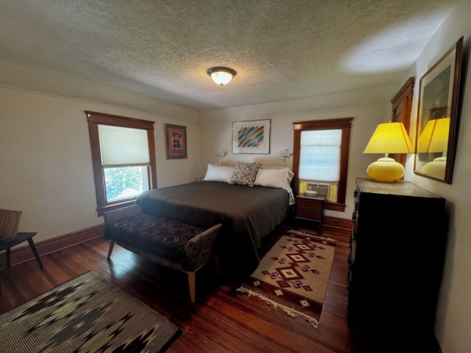 Room 2, Burnt Toast Inn and Washington House 2, Washtenaw
