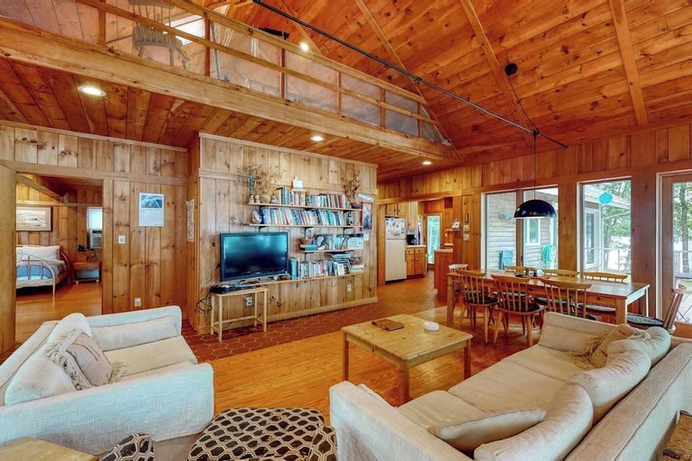 Living area, Private Waterfront Home With Large Deck & Deep Water Dock, Sagadahoc