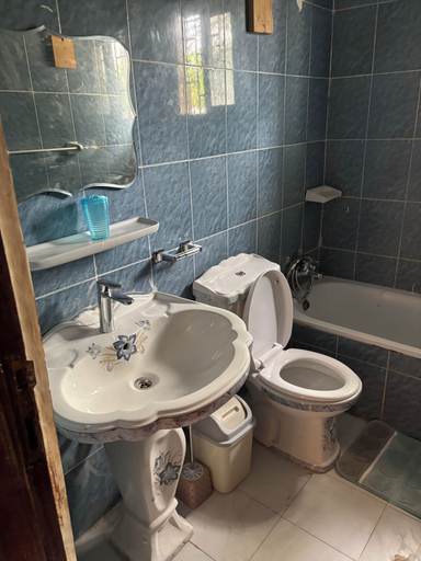 Bathroom 4, Bonawu awesome House, Greater Monrovia