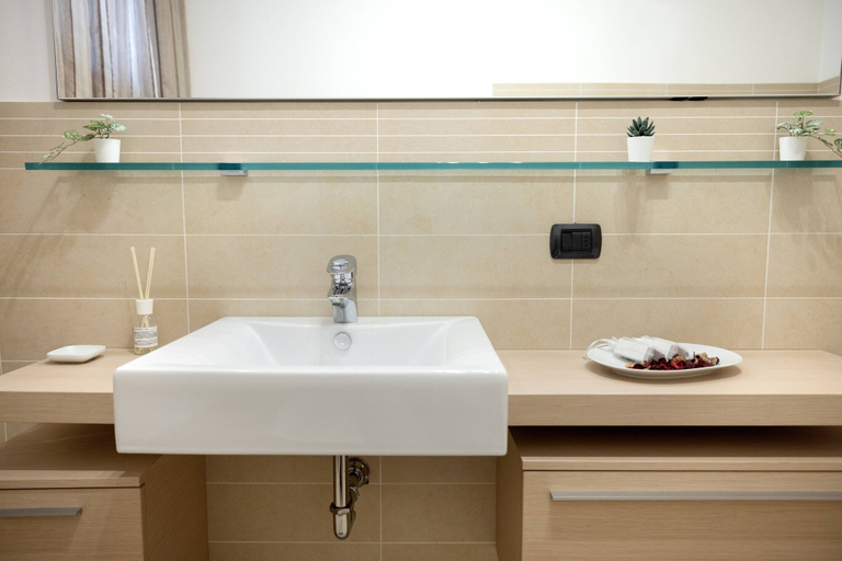 Bathroom 4, Exclusive Verona Apartment - Arena Views, 3 Bedrooms, Wi-fi, Verona