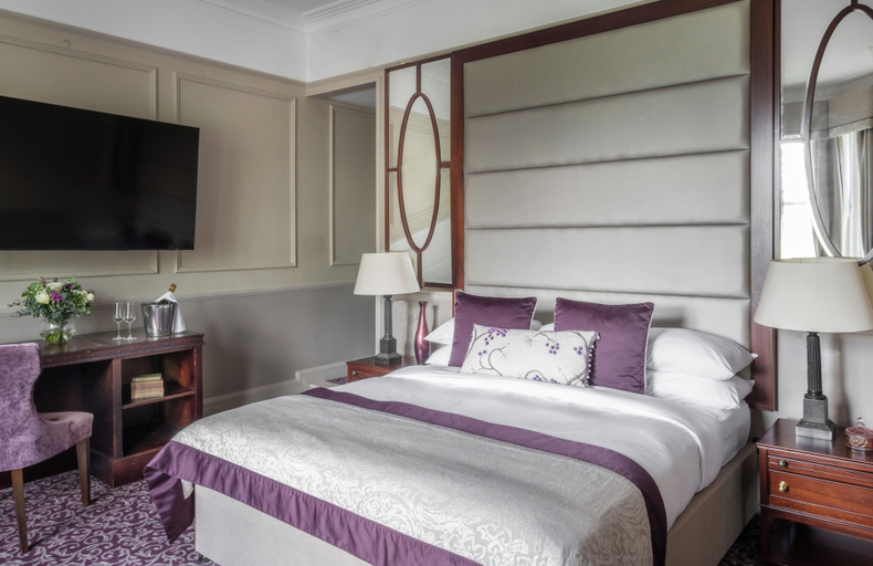 Bedroom 2, Woodlands Park Hotel, Surrey