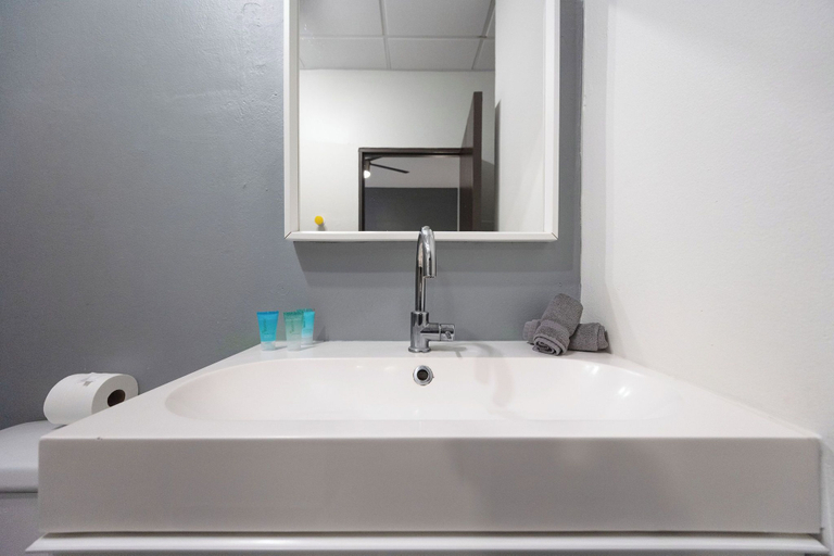 Bathroom 5, RINCON PLAZA HOTEL
