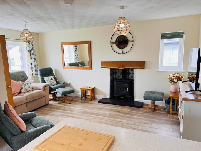 Living area 4, Charming 3 Bedroom Cottage - Garden, Wifi, Parking, Anglesey