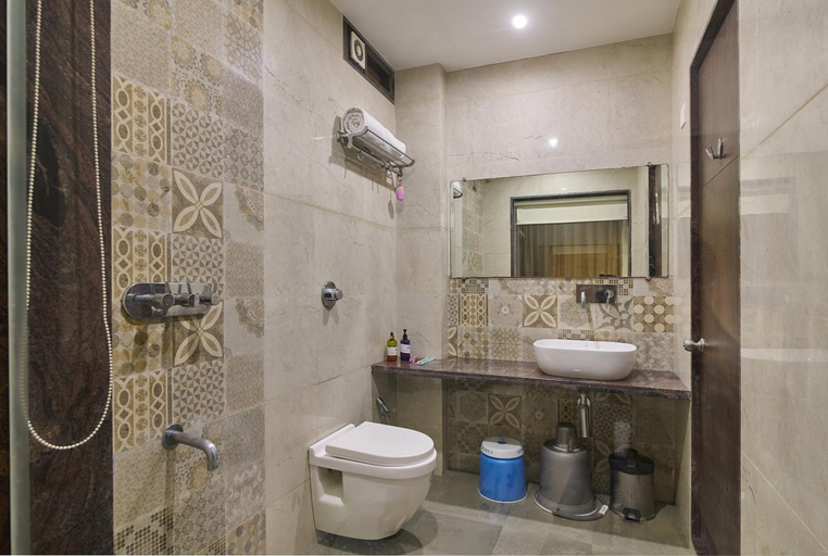 Bathroom 4, Hotel Hrushikesh, Ahmadnagar