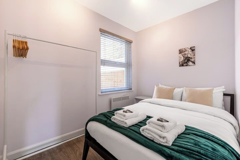 Room 5, Samko Suites Clapham, London