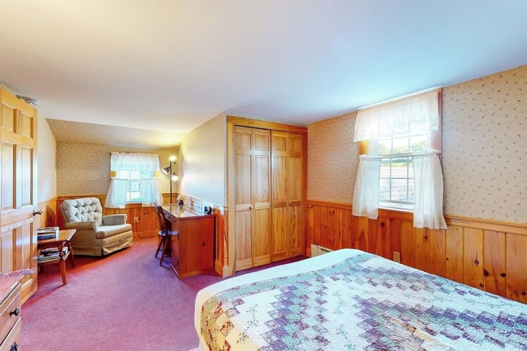 Room 4, Comfortable Home Near the Beach - Dog-friendly - Full Kitchen & Washer/dryer, Knox