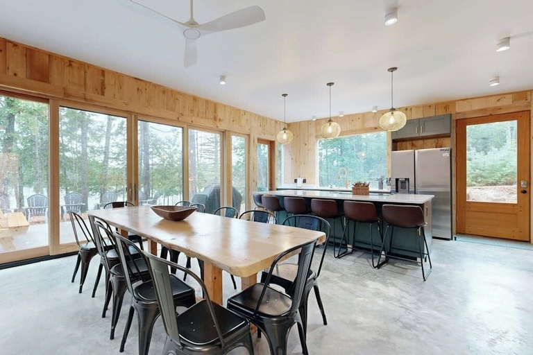 Room 3, Idyllic Lakeside House With Outdoor Sauna, Patio and Firepit, Knox