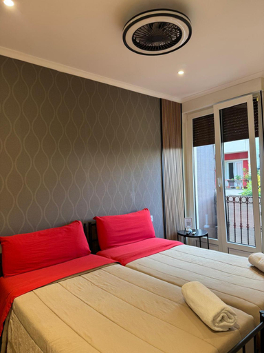 Bedroom 2, Habitacion cerca del centro, bano y cocina compartida, Vizcaya