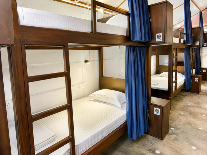 Bedroom 3, Way Of The Bay, Pothuvil