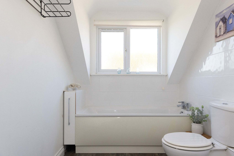 Room 2, West Wittering Beach House Garden & Parking, West Sussex
