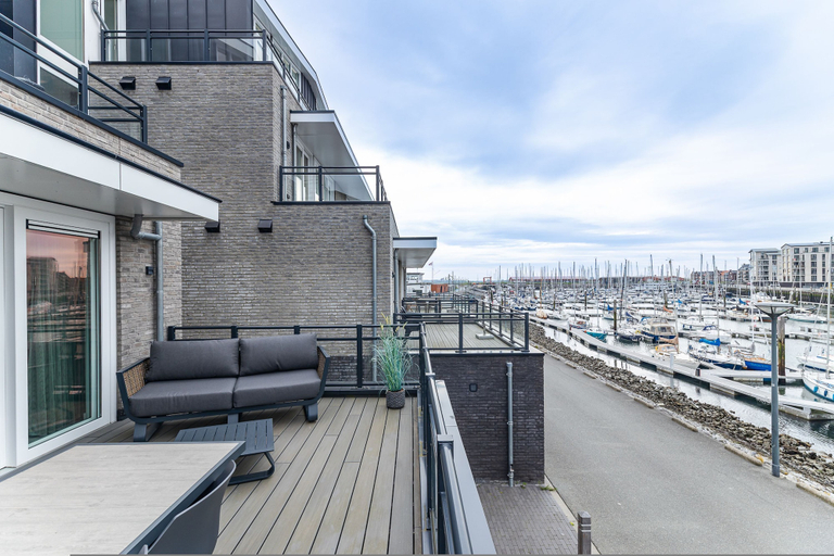 Room 2, Beachfront Holiday Home No 20 Vista Mar, Tholen