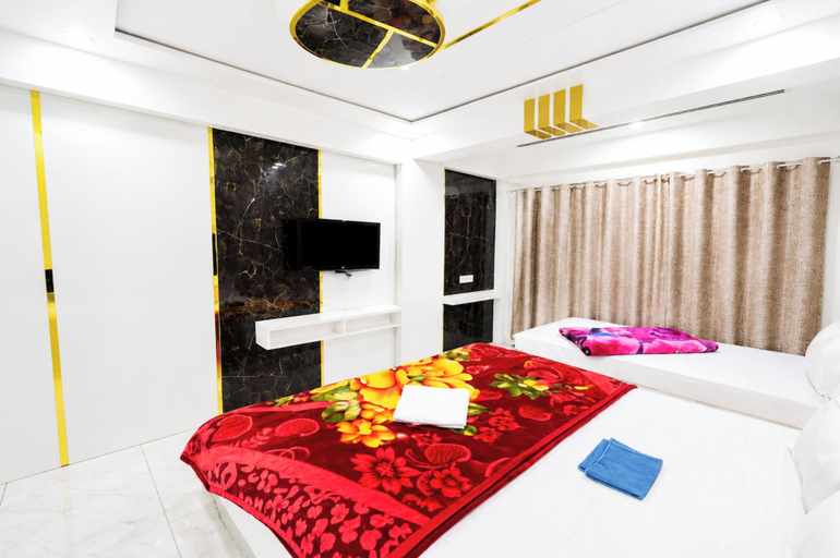 Room 2, Hotel Mid Town Nainital Near Mall Road, Nainital