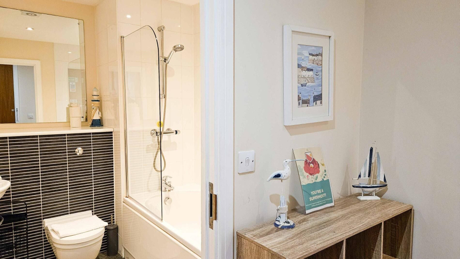 Bathroom 3, Meridian Bay - 1 Bedroom Apt - Swansea, Swansea