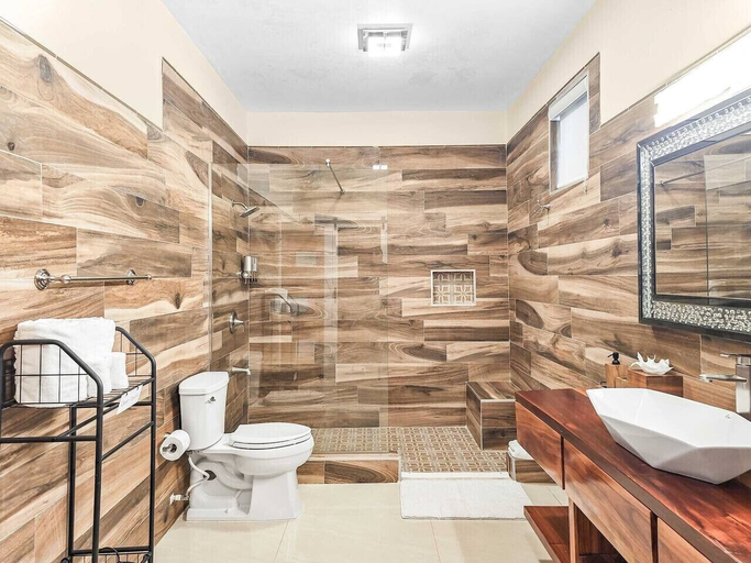Bathroom 2, BTS All