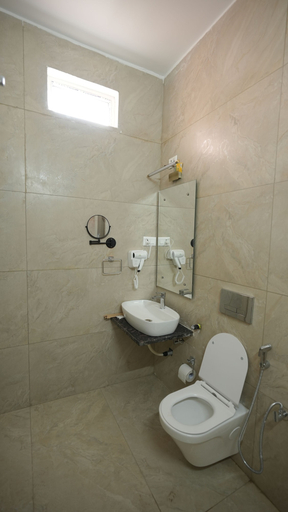 Bathroom 5, Vrinda Tapovan Farmstay, Mathura