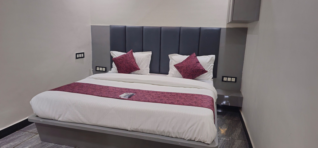 Room 3, Hotel Krishna, Morbi