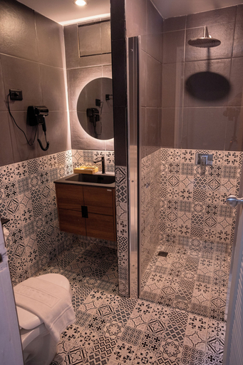 Bathroom 5, The Taksim Bangla Beach Hotel, Phuket Island