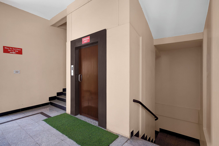 Elevator 4, Fabhotel Guru Comforts, Bangalore