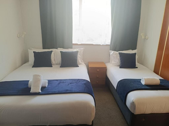 Bedroom 2, Cumberland Motel, Dunedin