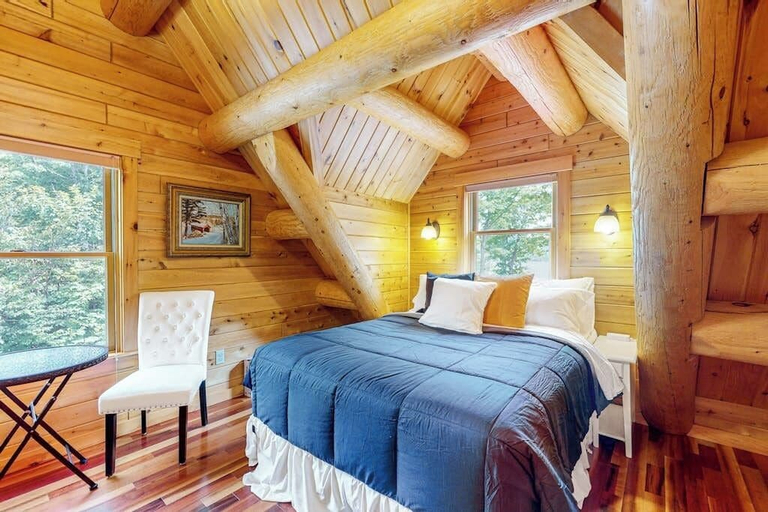 Room 3, Tranquil Haven Secluded Waterfront House With Sauna, Dock, Kayaks, Canoe, gym, Piscataquis