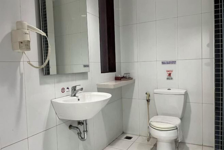 bathroom 9