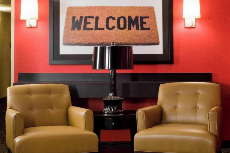 Lobby sitting area, Motel 6 Suites Buffalo Amherst, NY, Erie
