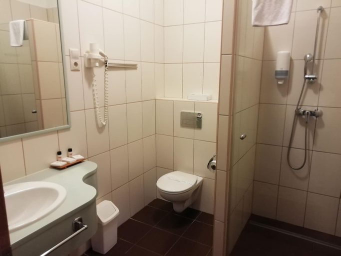 Bathroom 5, Batthya Ny Kasta Lysza Lla, Zalaszentgrót