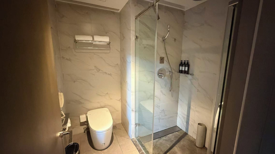Bathroom 3, Crystal Hotel Qingdao Shilaoren Beach, Qingdao