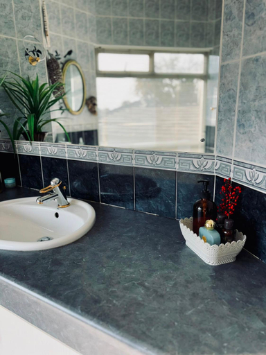 Bathroom 3, La Grace Guestrooms, Fezile Dabi