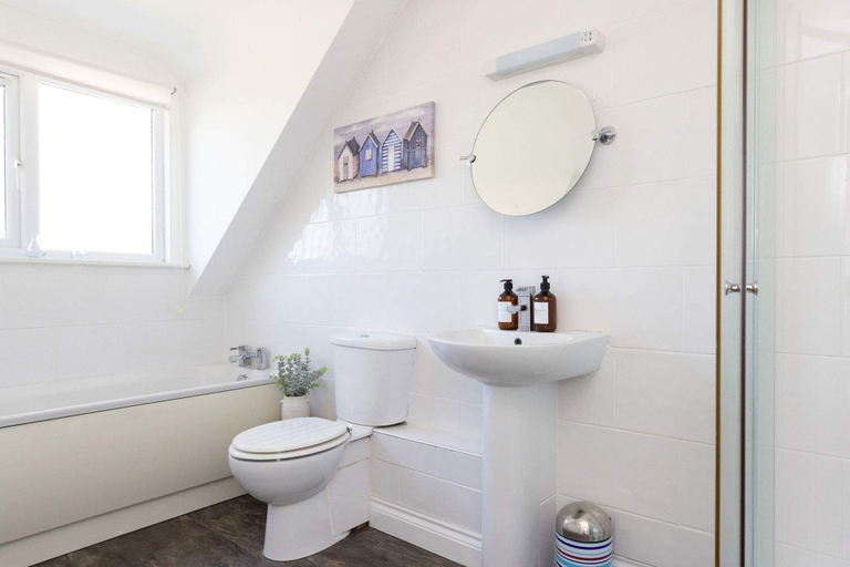 Room 3, West Wittering Beach House Garden & Parking, West Sussex