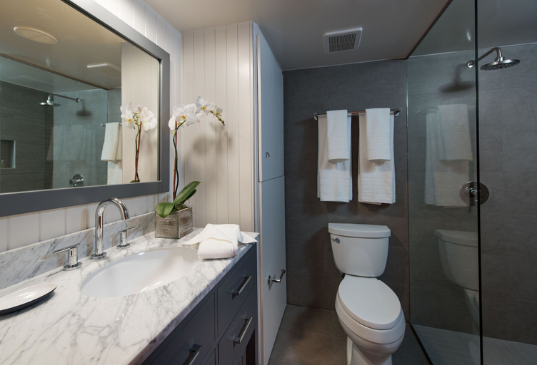 Bathroom 4, The Weekend by AvantStay, Riverside