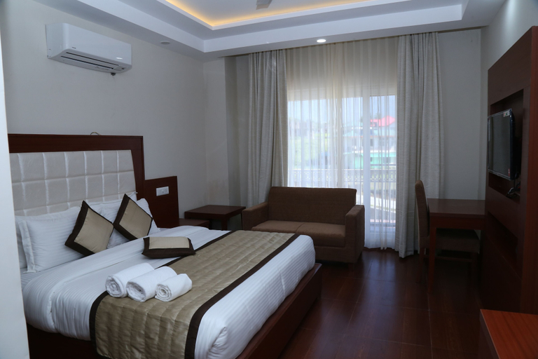 Room 5, hotel the grand kartikeye, Kangra