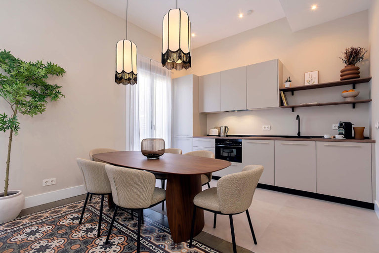 Room 3, Stylish 3 BD Apartment in Granada. San Anton 202, Granada