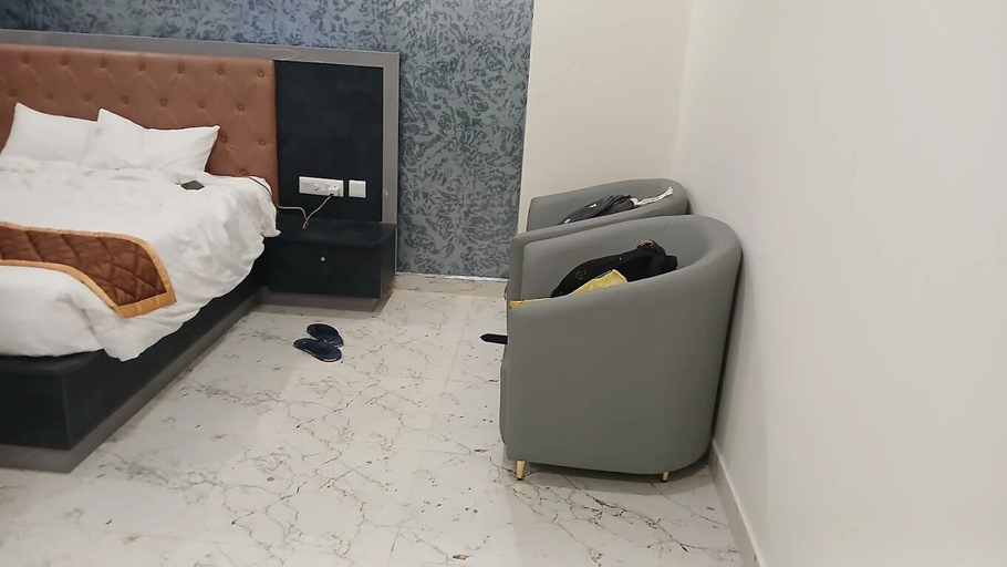 Room 4, SRS Hotel Manor, Ramanagara