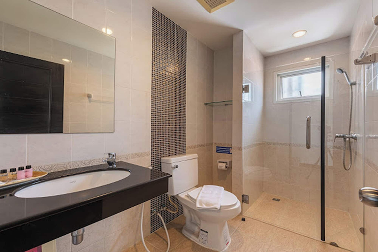Bathroom 4, Le Nara Residence, Pattaya
