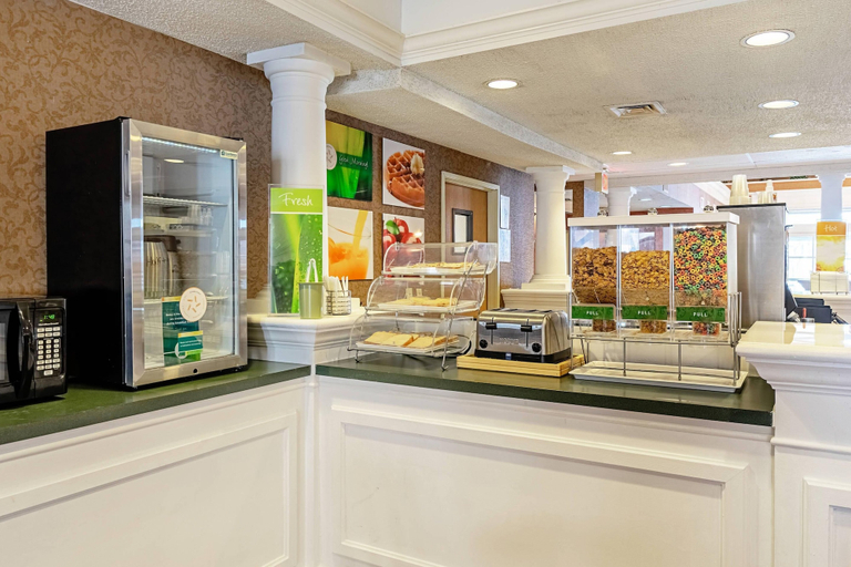 Food & Drinks 5, Quality Suites San Antonio Northeast, Bexar