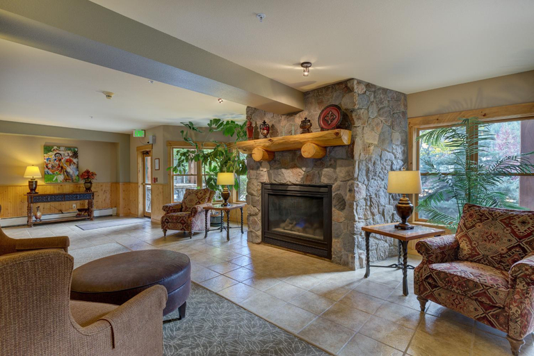 Public Area, Tenderfoot Lodge 2626, Summit