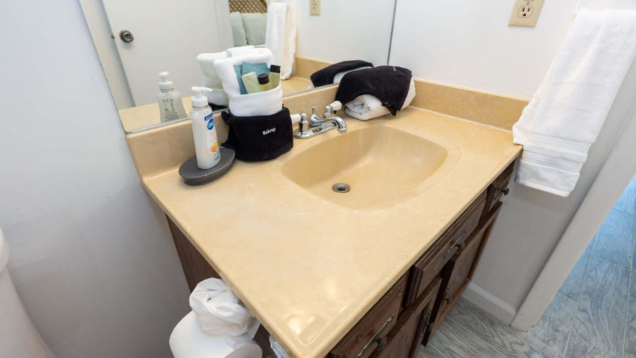 Bathroom 5, Beachfront 2br, 5th Floor Views, Wakable Spi 2 Bedroom Apts, Cameron