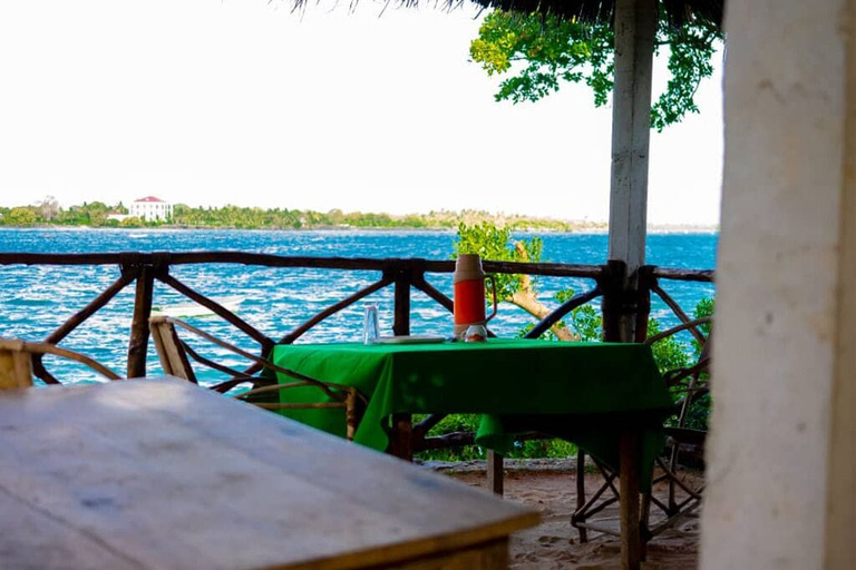 Outdoor dining, Ecokayak Beach Lodge, Kati