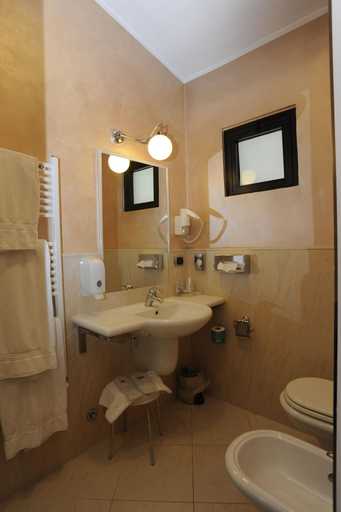 Bathroom 4, Settimotel, Milano