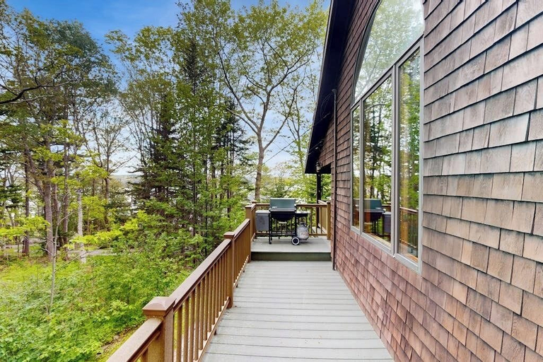 Terrace/patio, River View Home w/ Lovely Deck, Views & Fireplace, Lincoln