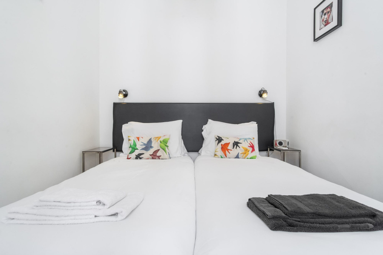 Room 2, FI in Lisboa Ciudad With 2 Bedrooms and 1 Bathrooms, Lisbon