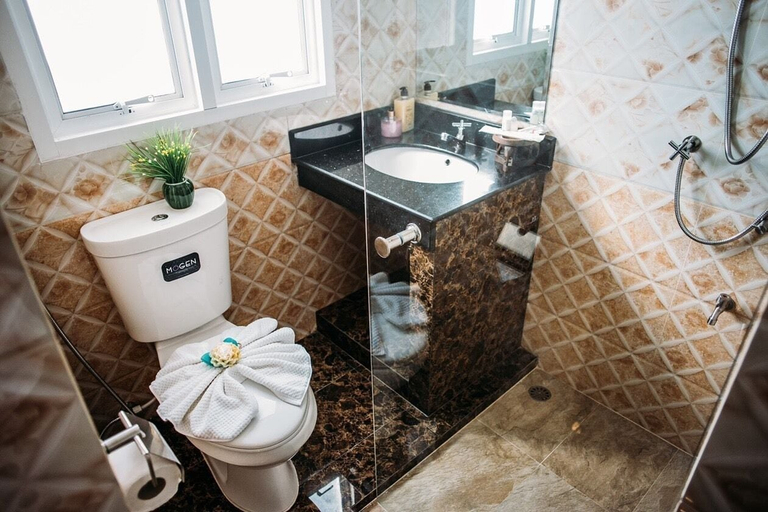 Bathroom 5, Grand Parazo Hotel Suvarnbhumi Airport, Bang Bo