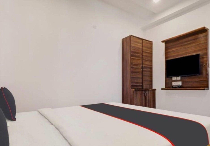 Room 4, Classic Hotel O Temple Road Vemulavada, Karimnagar