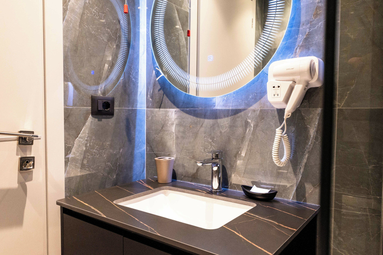 Bathroom 3, Ori Mare Hotel, Sarandës