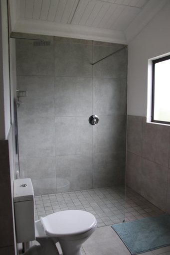 Bathroom 2, 18 Patrys Crescent, Overberg