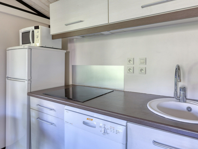 Private kitchen 5, Quiet Detached Chalet for Five, Var